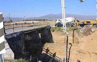 Salihli’de yeni köprülerin ayak temelleri atılıyor