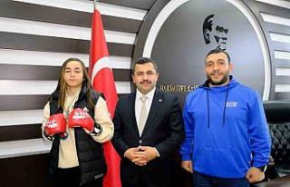 Şampiyon sporcu başarısını Başkan Yalçın ile...
