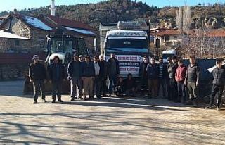 Şaphane’den deprem bölgesine 2 kamyon odun