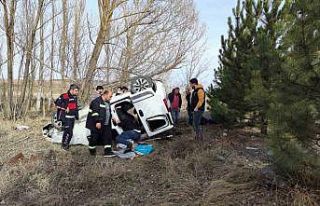 Şarampole uçan araçtaki 2 kişi ağır yaralandı