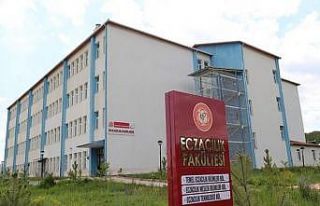 SCÜ Eczacılık Fakültesi akredite oldu