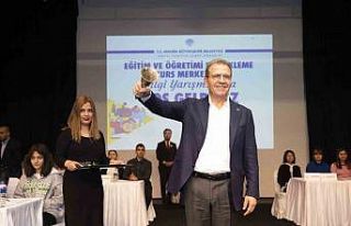 Seçer, öğrencilerin yarışma heyecanına ortak...