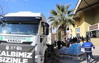 Selçuk Belediyesi deprem bölgesinde ekmek ve sıcak...