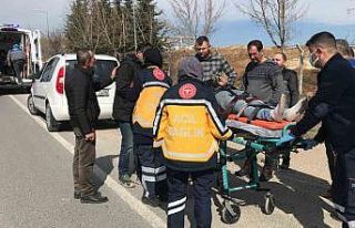 Seyir halindeki beton pompası kamyonu devrildi, 2...