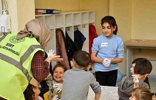 Siirt’e getirilen afetzedelere psikososyal destek...