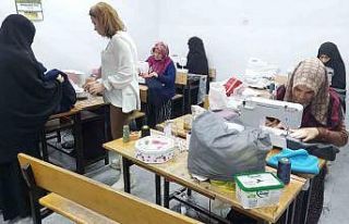 Sınıfılar dikiş atölyesine dönüştü: Depremzedeler...