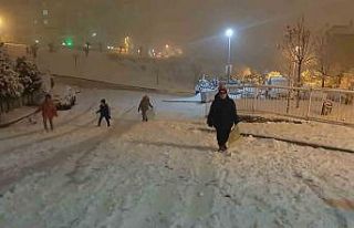 Sitemle sevinci bir arada yaşayan çocukların kar...