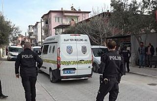 Sokak ortasında sırtından vuruldu