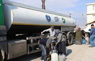 Su tankerleri depremzedeler için sahada