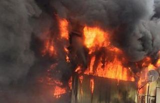 Sultangazi’de fabrika alev alev yandı