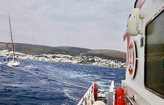 Sürüklenen 15 metrelik tekneyi KIYEM ekipleri kurtardı