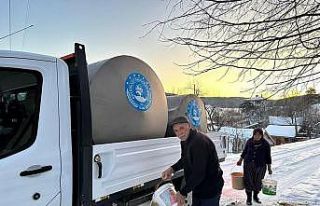 Süt üreticileri süt parasını deprem bölgesine...