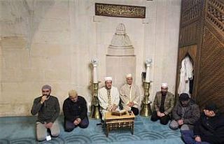 Tarihi camilerde şehitler ve depremde hayatını...