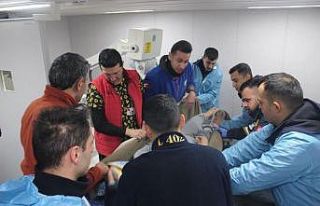 TCG Bayraktar’da yaralı vatandaşların tedavisi...