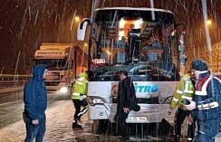 TEM’de yolcu otobüsü tıra arkadan çarptı: 5...