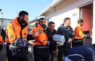 Temizlik personellerinden depremzedelere yürek ısıtan...