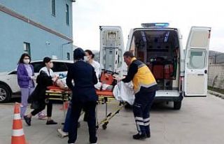 Tırın çarptığı emekli öğretmen ağır yaralandı