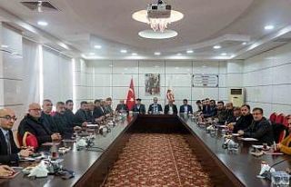 Toplantıda depreme yakalanan katılımcılar "besmele"...