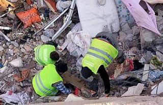 Toroslar Belediyesi ekipleri, afet bölgesinde destek...