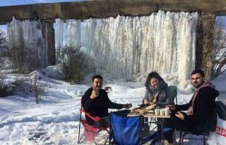 Tufanbeyli’de dev buz sarkıtları oluştu