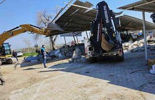 Ula Belediye ekipleri deprem bölgesinde çalışmalarını...