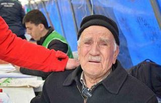 Umre parasını depremzedelere bağışladı