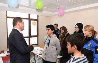 Vali Akbıyık, depremzedeleri yalnız bırakmıyor