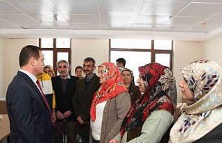 Vali Akbıyık depremzedelerle yakından ilgilendi