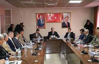 Vali Akbıyık: “Kimse Hakkari halkını paniğe...