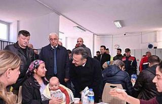 Vali Aksoy, depremzede aileler ile görüştü