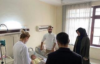 Vali Aktaş, depremde yaralanan vatandaşları ziyaret...