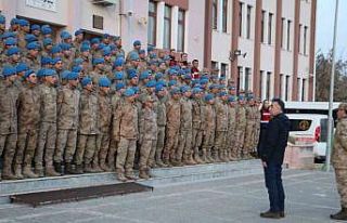 Vali Çağatay, deprem bölgesinde bulunan jandarmaya...