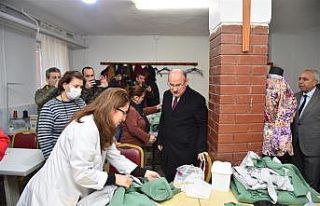 Vali Karadeniz deprem bölgesine gönderilen yardımları...