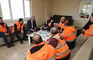 Vali Makas, karla mücadele ekipleriyle bir araya...