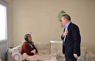 Vali Öner, depremzedeleri ziyaret etti