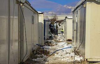 Van ekibinin Malatya’da kurumuna başladığı konteyner...