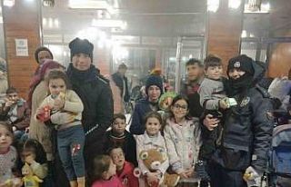 Van polisinden depremzede çocuklar için etkinlik