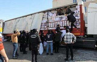 Van’da duygulandıran yardım: Bileziklerini depremzedelere...