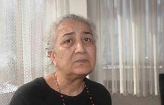 Yakınları göçük altında olan kadın depremzedelere...