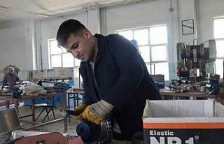 Yalova’da meslek liseli öğrenciler depremzedeler...