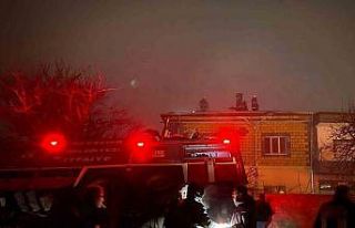 Yangına müdahale eden itfaiye aracı devrildi, 1...