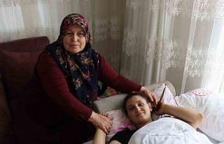 Yaralı depremzedeye ve bebeğine evini açtı, anne...