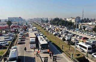 Yerle bir olan Hatay’a tırlar ile adeta yardım...