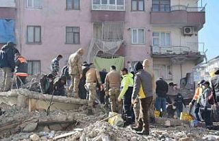 Yıkılan binaları yapan sorumlular mercek altına...