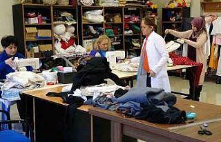 Yozgat’ta kadınlar depremzedeler için kıyafet...