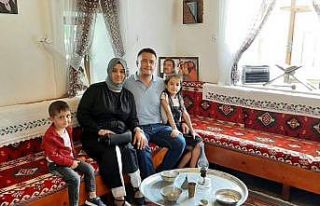 Yüzlerce kişi cenazeye akın etti, aileden geriye...