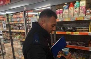 Zabıtalar market ve alışveriş merkezlerinde denetim...