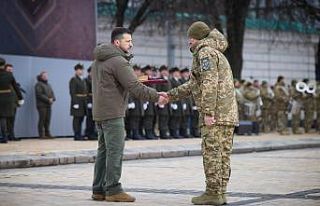 Zelenskiy’den savaşın yıl dönümünde askerlere...