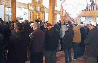 Zonguldak’ta camilerde gıyabi cenaze namazı kılındı