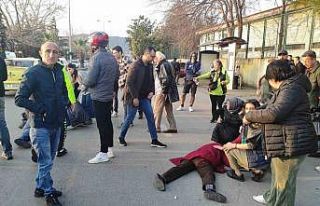 Zonguldak’ta otomobil yayalara çarptı: 2 ağır...